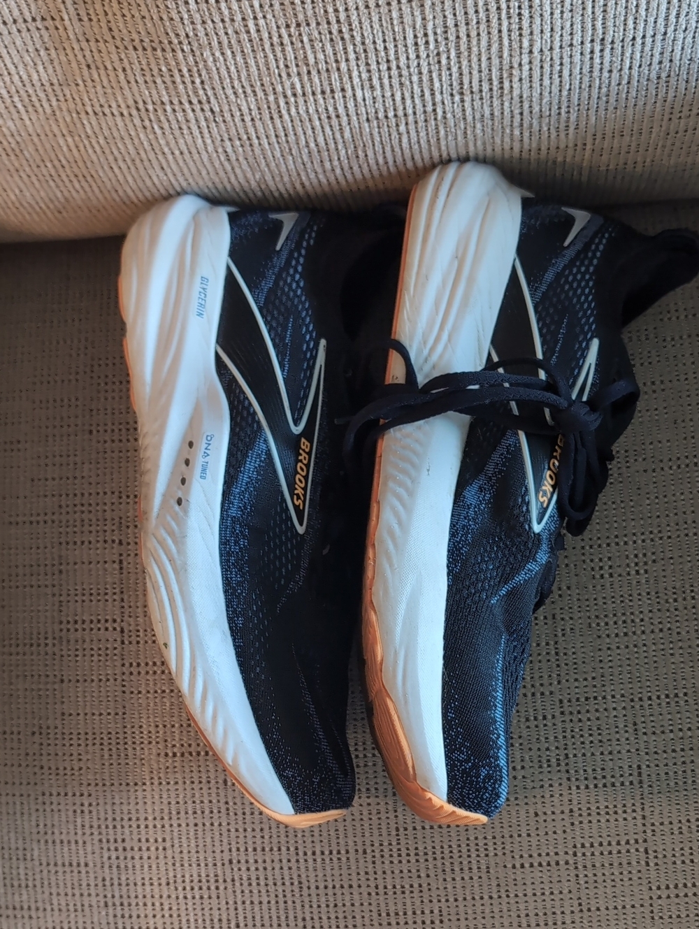 Brooks Glycerin 22 Athletic Shoes - Picture 2 of 9